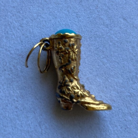 Vintage Avon Charm 4 Bracelet Old Fashioned BOOT Women's Jewelry Gold Blue Stone - Picture 1 of 5
